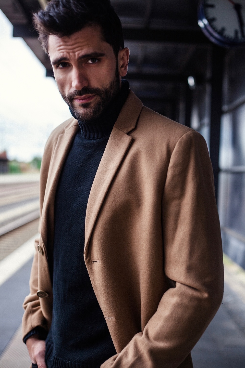 Fashion-Goat-Mantel-Marcel Gregory Stock