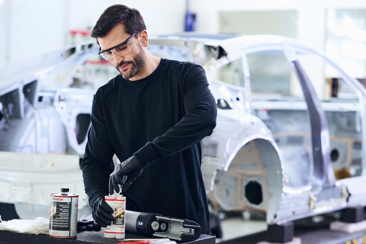 marcel-gregory-stock-workwear-mechanic-henkel-teroson